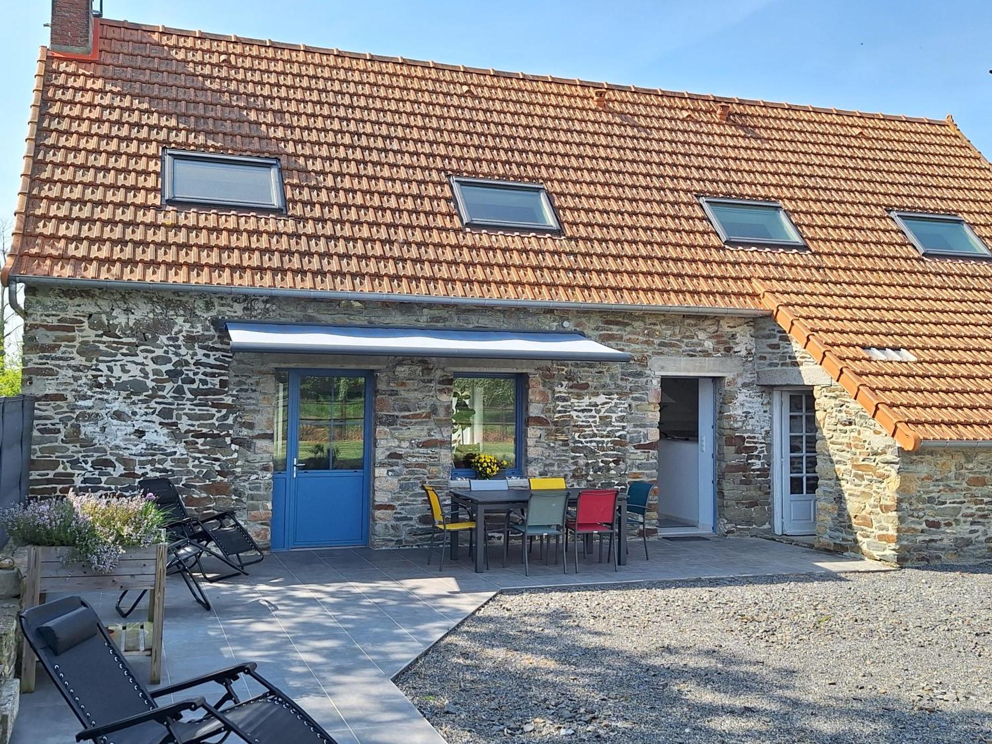 Vila Les Hirondelles De La Baie Vains Exteriér fotografie