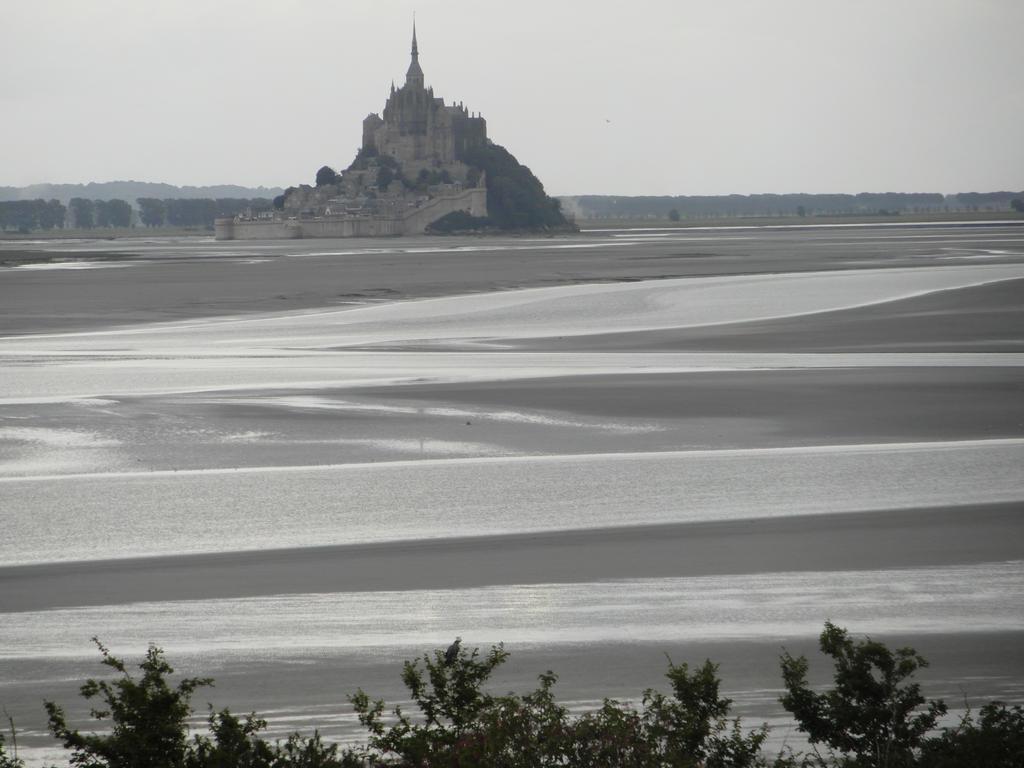 Vila Les Hirondelles De La Baie Vains Exteriér fotografie